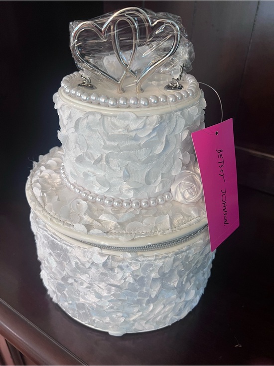 Betsey Johnson Handbags - Betsey Johnson Kitsch Frost Yourself Wedding Cake Crossbody